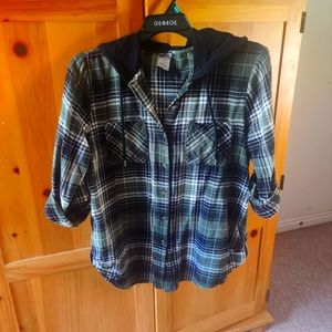 No Boundaries Junior XXL (Size 19) Green and Black Plaid Flannel Shirt.